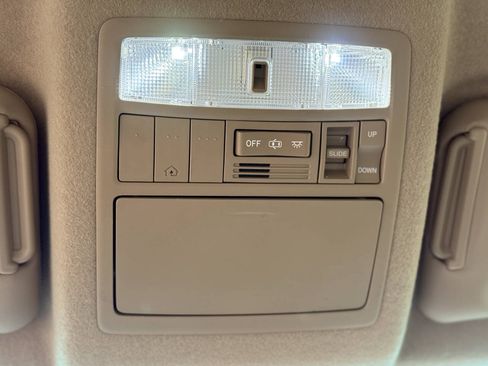 Used 2012 Toyota Highlander Limited w/ Tow Pkg FWD image 19
