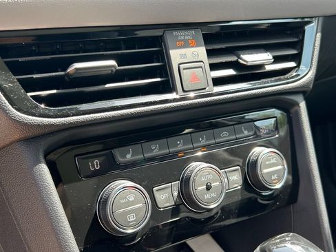 Certified 2024 Volkswagen Taos SE w/ Panoramic Sunroof Package FWD image 32