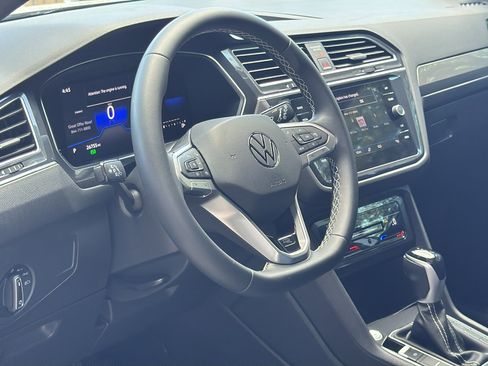 Used 2023 Volkswagen Tiguan SE R-Line image 10