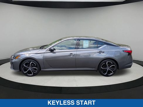 Used 2023 Nissan Altima 2.5 SR FWD image 7