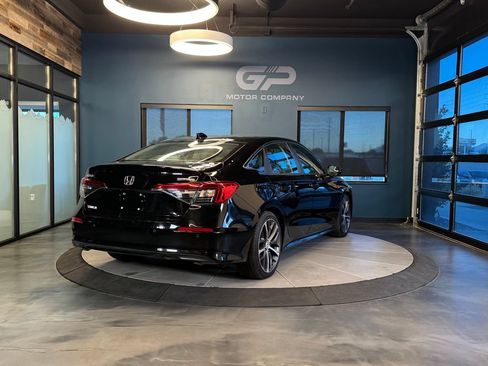Used 2022 Honda Civic Touring image 3