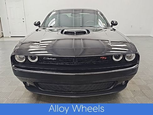 Used 2016 Dodge Challenger R/T image 4