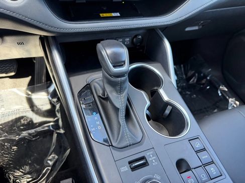 Used 2025 Toyota Highlander XSE AWD/4WD image 24