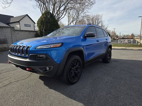 Used 2018 Jeep Cherokee Trailhawk image 1