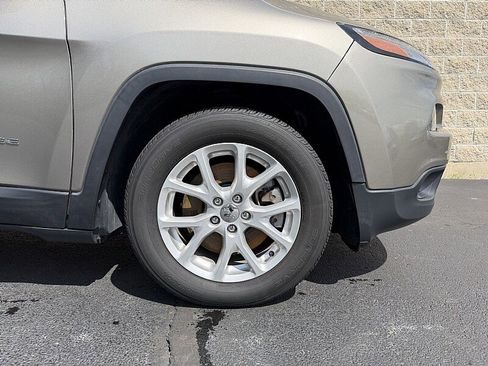 Used 2016 Jeep Cherokee Latitude w/ Cold Weather Group image 19