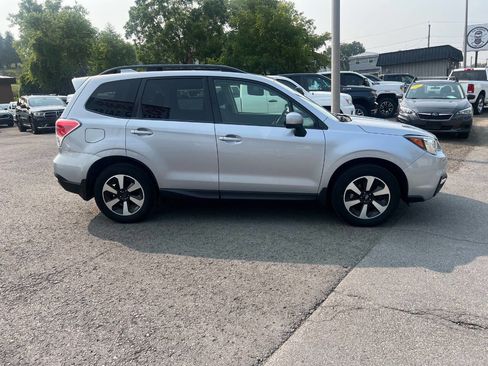 Used 2017 Subaru Forester 2.5i Premium w/ All-Weather Package image 7