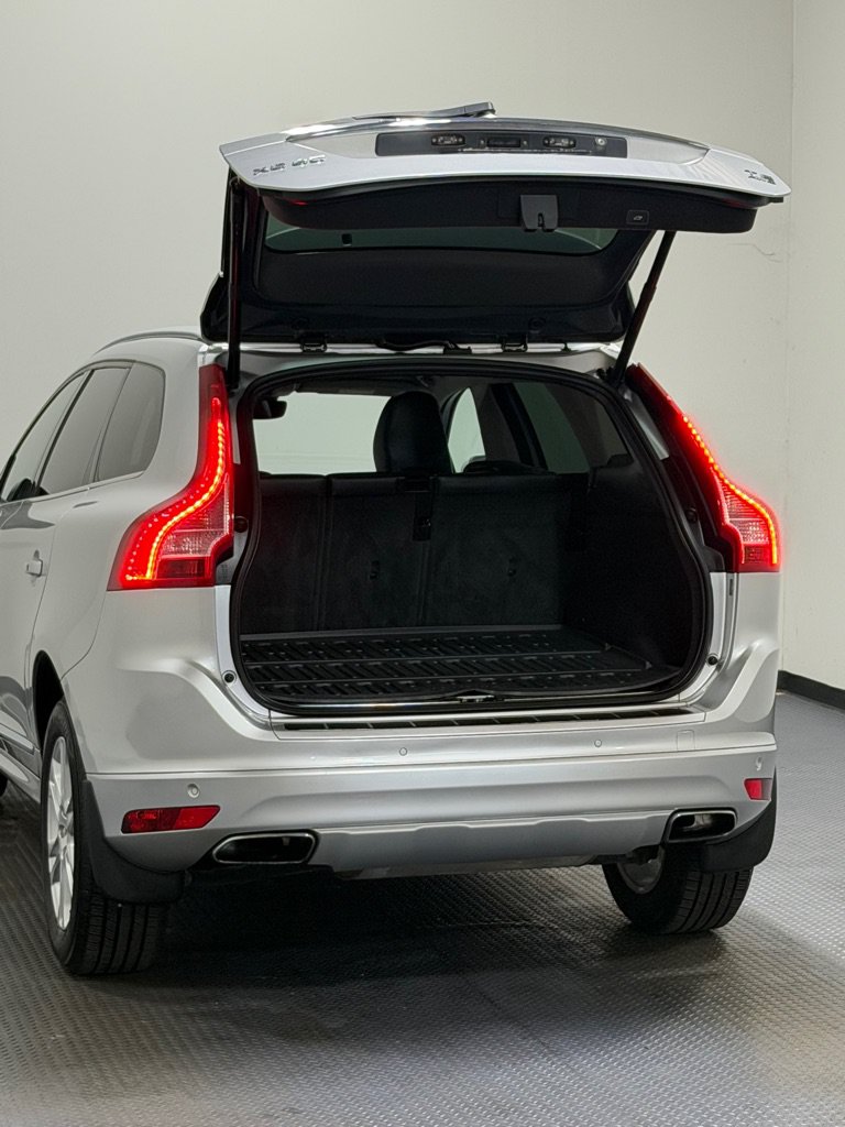 Used 2016 Volvo XC60 T5 Premier w/ Proximity Package AWD/4WD image 12