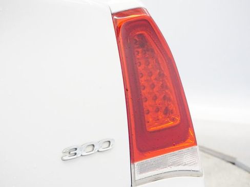 Used 2019 Chrysler 300 Limited image 14