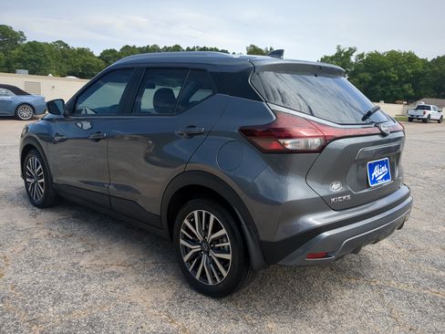 Used 2024 Nissan Kicks SV FWD image 5