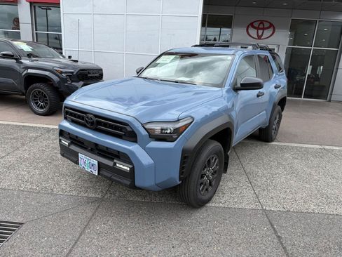 Used 2025 Toyota 4Runner SR5 AWD/4WD image 2