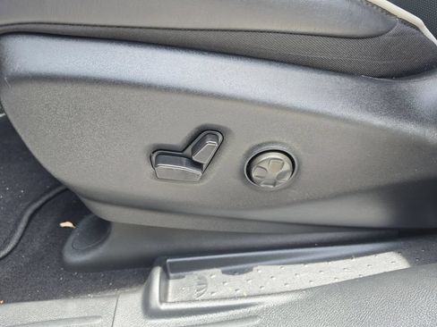 Certified 2026 Chrysler Pacifica Limited FWD image 21