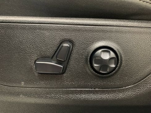 Used 2020 RAM 1500 Big Horn AWD/4WD image 18