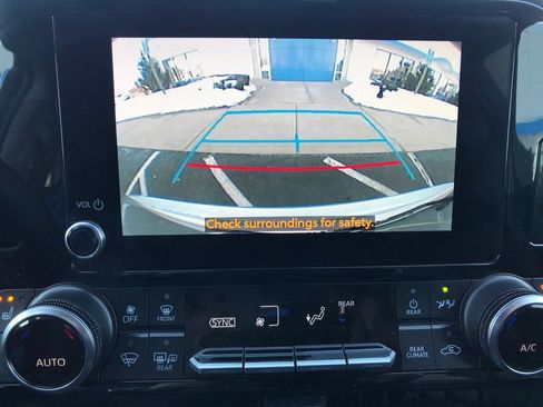 Used 2023 Toyota Highlander XLE image 23