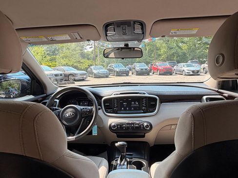 Used 2018 Kia Sorento FWD image 24
