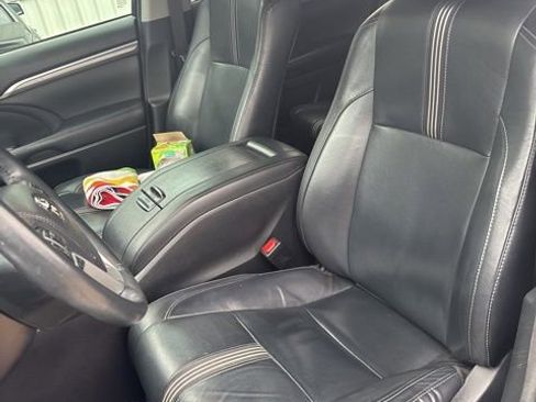Used 2018 Toyota Highlander SE image 7