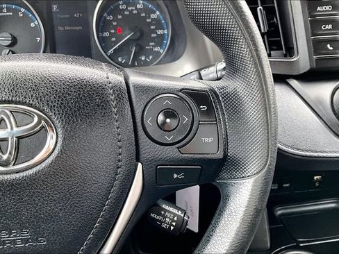 Used 2018 Toyota RAV4 LE w/ Carpet Mat Package image 19