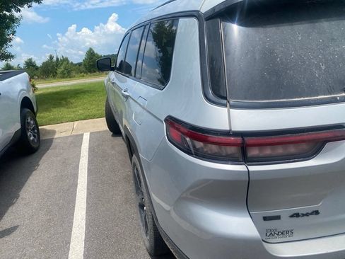 Used 2021 Jeep Grand Cherokee L Laredo AWD/4WD image 15