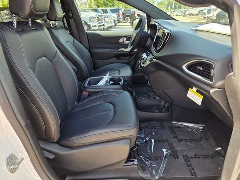 New 2026 Chrysler Voyager LX FWD image 15