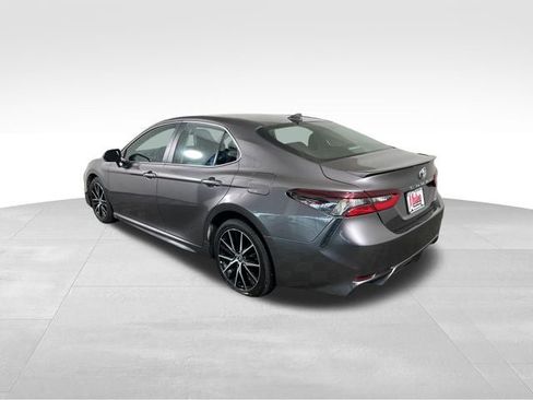 Used 2022 Toyota Camry SE w/ Convenience Package FWD image 4