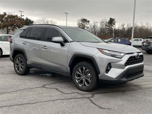 Used 2023 Toyota RAV4 XLE Premium image 7
