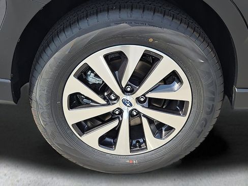 Used 2025 Subaru Outback Premium image 8