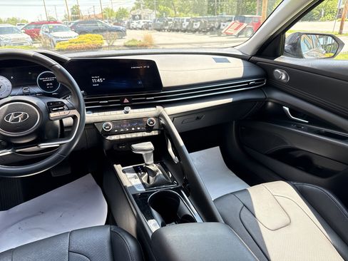 Certified 2023 Hyundai Elantra Limited FWD image 21