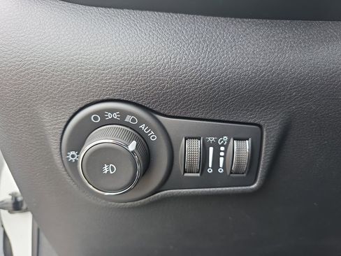 New 2026 Jeep Compass Latitude AWD/4WD image 25