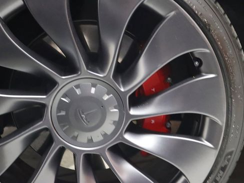 Used 2023 Tesla Model Y Performance image 16