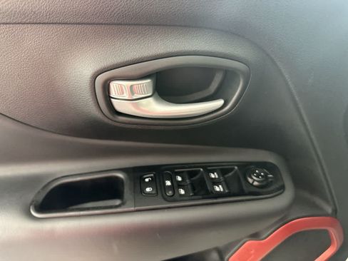 Used 2023 Jeep Renegade Trailhawk AWD/4WD image 11
