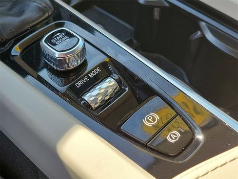 Used 2018 Volvo XC60 T6 Inscription w/ Luxury Seat Package image 34