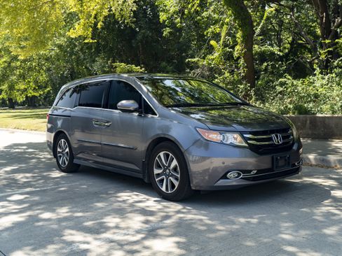 Used 2014 Honda Odyssey Touring image 2