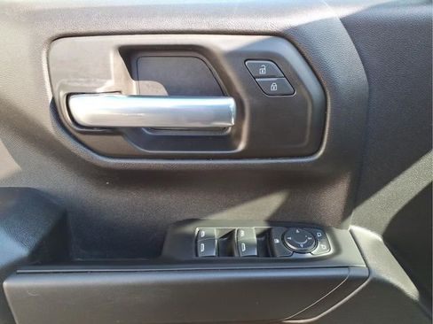 Used 2022 Chevrolet Silverado 1500 Custom image 11