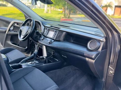 Used 2018 Toyota RAV4 XLE w/ Carpet Mat Package FWD image 48