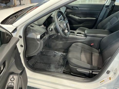 Used 2025 Nissan Altima 2.5 S image 3