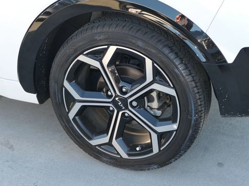 Used 2023 Kia Niro EX Touring image 10