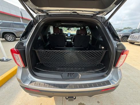 Used 2023 Ford Explorer Platinum w/ Technology Package AWD/4WD image 29