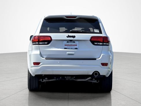 Used 2020 Jeep Grand Cherokee Altitude RWD image 4