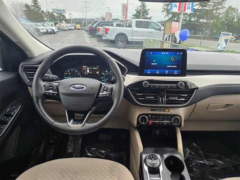 Used 2022 Ford Escape SE w/ SE Sport Appearance Package image 11