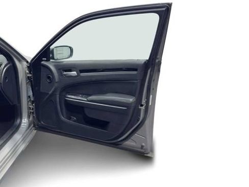 Used 2019 Chrysler 300 S RWD image 9