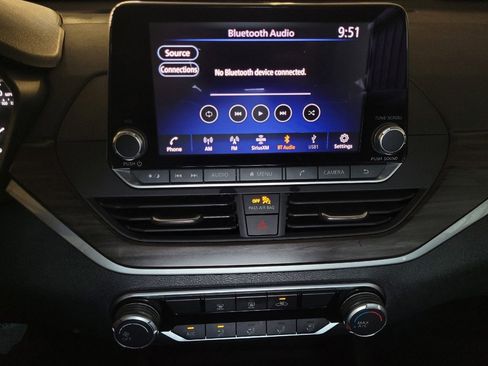 Used 2024 Nissan Altima 2.5 SV image 25