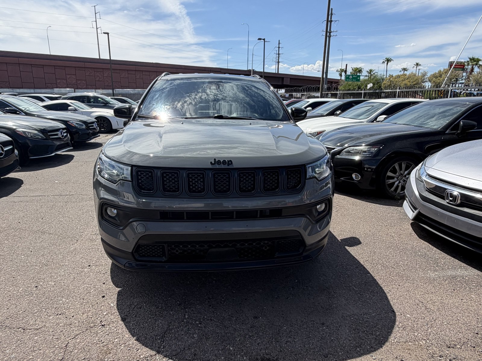 Used 2023 Jeep Compass Latitude AWD/4WD image 2