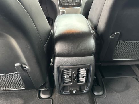 Used 2022 Jeep Grand Cherokee Laredo X image 31