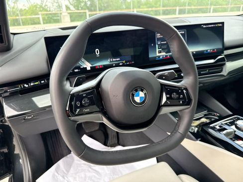 Used 2024 BMW 530i xDrive w/ Premium Package AWD/4WD image 11