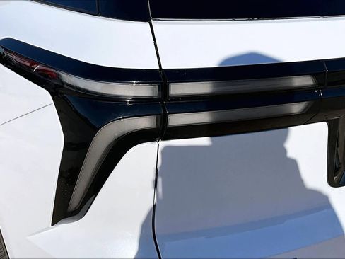 New 2026 Chevrolet Traverse High Country image 15