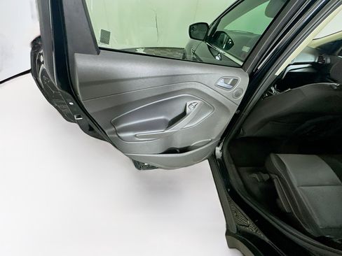 Used 2017 Ford Escape SE w/ Equipment Group 201A image 26