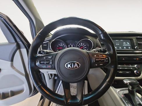 Used 2017 Kia Sedona LX w/ LX Essentials Premium Package FWD image 13