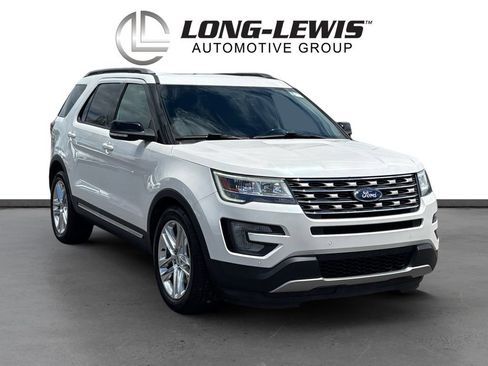 Used 2017 Ford Explorer XLT w/ Equipment Group 202A FWD image 10