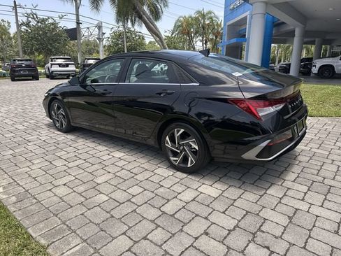 Used 2025 Hyundai Elantra SEL FWD image 32