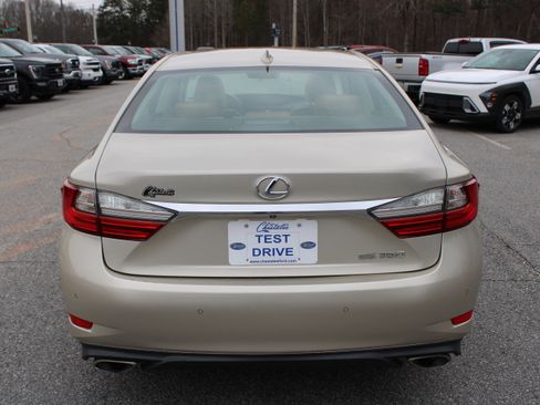 Used 2016 Lexus ES 350 w/ Premium Package w/Wood Trim image 7