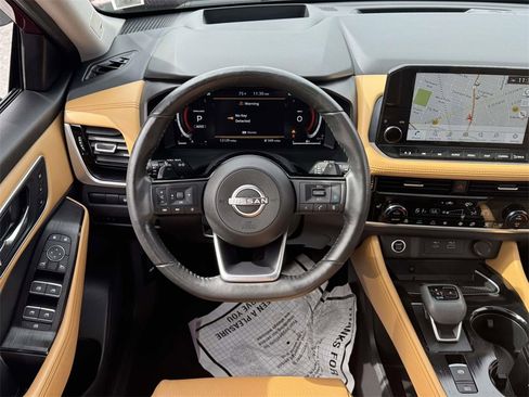 Used 2022 Nissan Rogue Platinum w/ Head-Up Display Package image 15